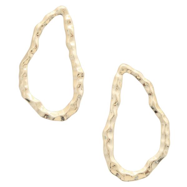 HAMMERED METAL ORGANIC SHAPE EARRING