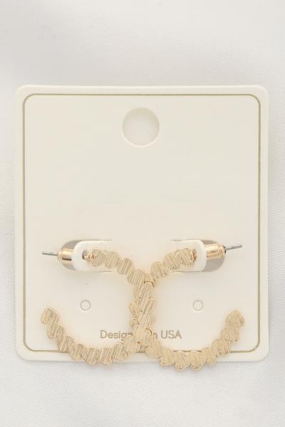 BRUSHED METAL HEART PATTERN OPEN CIRCLE EARRING