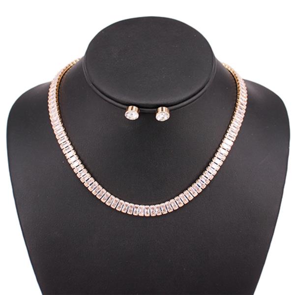 CRYSTAL METAL NECKLACE