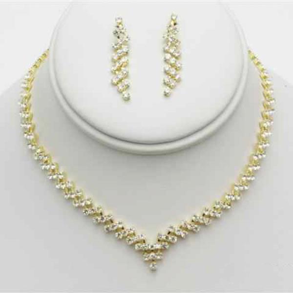 V SHAPE CRYSTAL NECKLACE