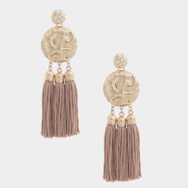 HAMMERED DISC TRIPLE TASSEL DANGLE EARRING
