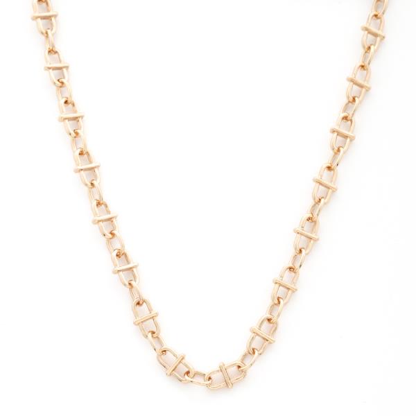 OVAL LINK METAL NECKLACE