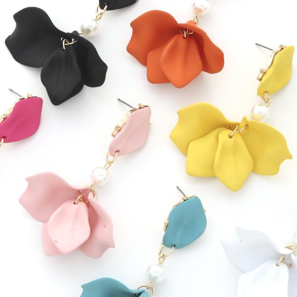FLOWER PETAL PEARL BEAD DANGLE EARRING