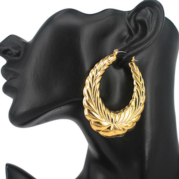 METAL EARRING
