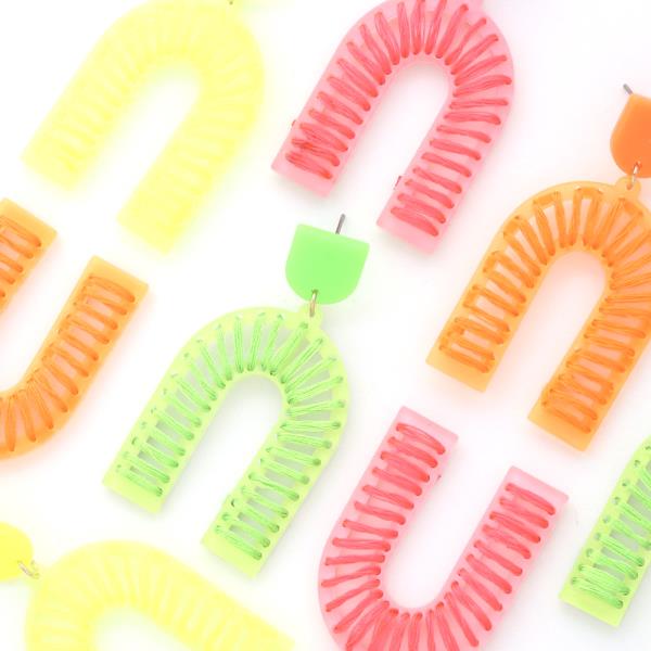 THREAD WRAP U DANGLE EARRING