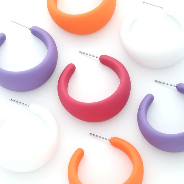 COLOR OPEN HOOP EARRING