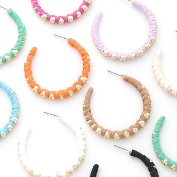 RAFFIA WRAPPED METAL OPEN CIRCLE EARRING