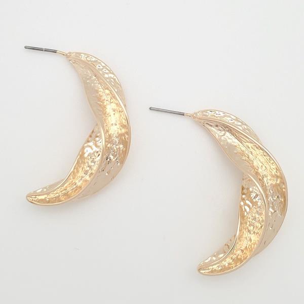 TEXTURED TWISTED STAR FRUIT SHAPED POST EARRING