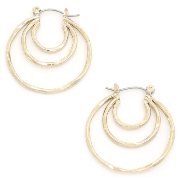 HAMMERED METAL HOOP EARRING