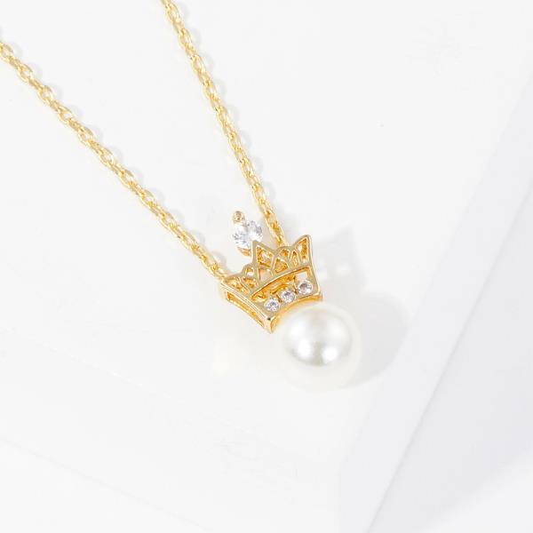 CROWN CHARM PEARL BEAD NECKLACE
