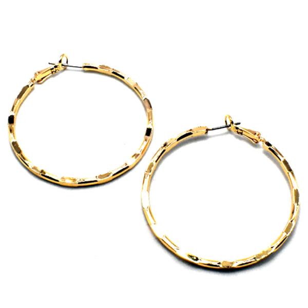 METAL HOOP EARRING