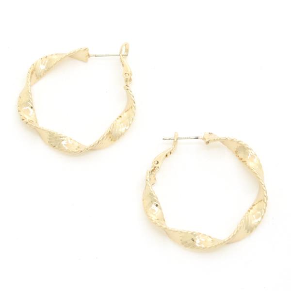 TEXTURE TWIST METAL HOOP EARRING