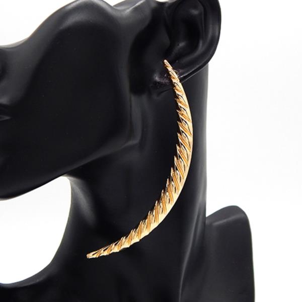 CRESCENT SHAPE CABLE TEXTURED METAL EARRING