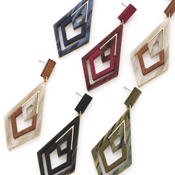 METAL DIAMOND SHAPED DROP EARRING