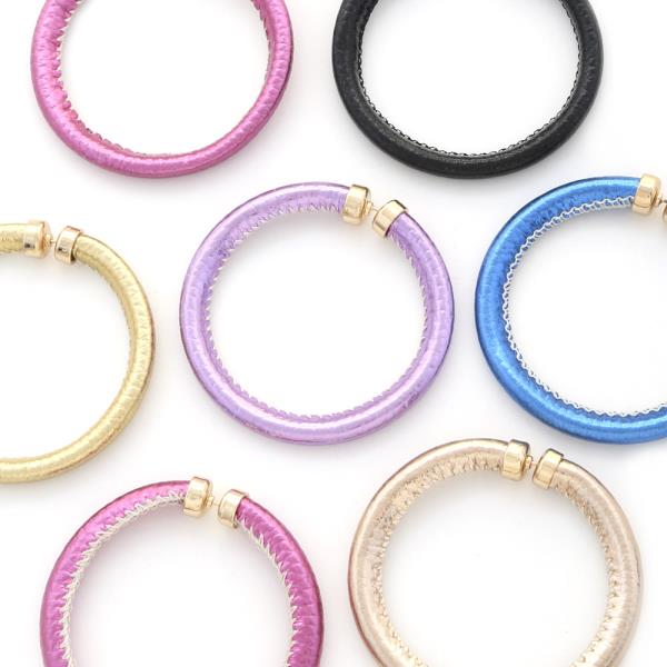 METALLIC HOOP EARRING