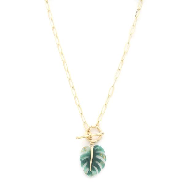 TROPICAL LEAF PENDANT TOGGLE CLASP NECKLACE
