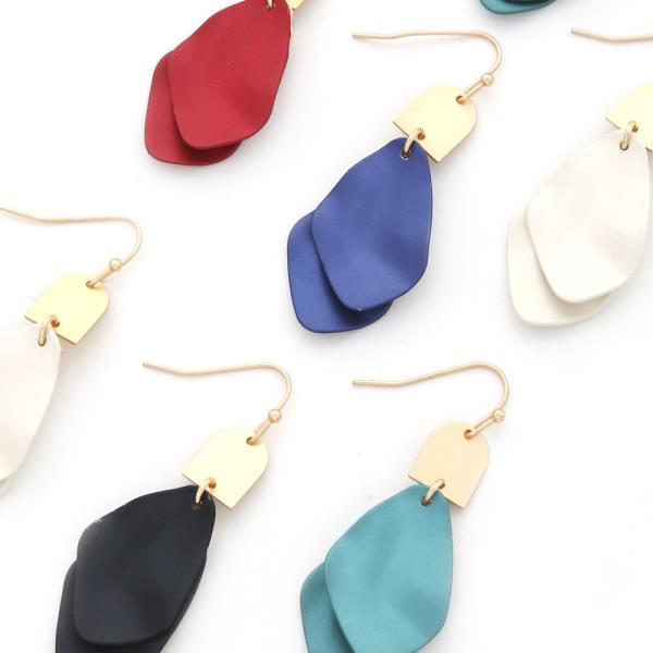 SMOOTH TEXTURE PETAL DANGLE EARRING