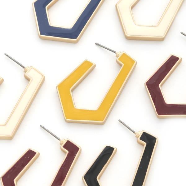 COLOR METAL EARRING