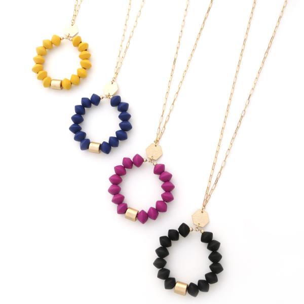 ROUND METAL ACCENT GEO WOOD PENDANT NECKLACE