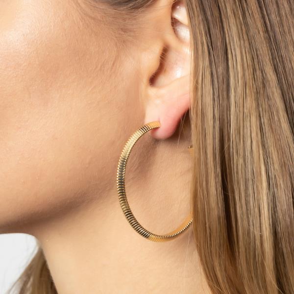 14K GOLD/WHITE GOLD DIPPED POST TEXTURED HOOP EARRING