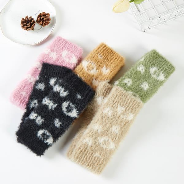 MINI FLOWER PATTERN CHENILLE GLOVES