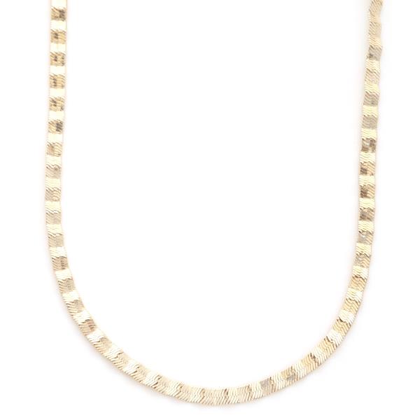 WAXY METAL NECKLACE