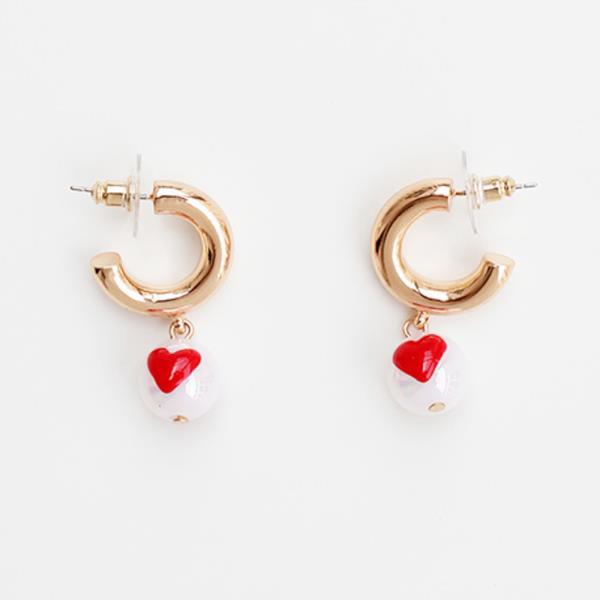 METAL HOOP HEART PEARL DANGLE EARRING