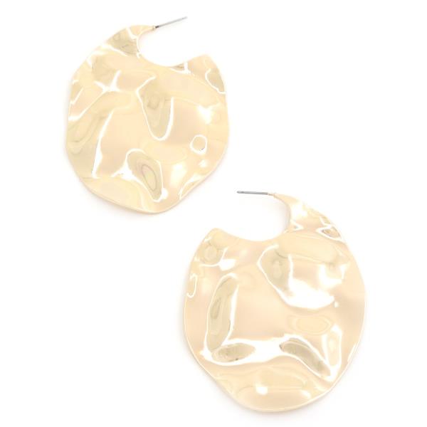 HAMMERED METAL EARRING