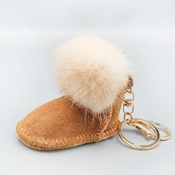 POM POM BOOTS KEYCHAIN