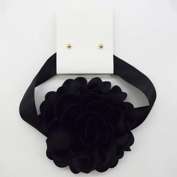 FLOWER CHOKER NECKLACE