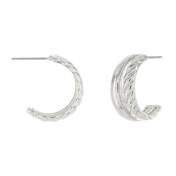 LINED OPEN CIRCLE BRASS EARRING