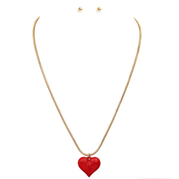 HEART PENDANT NECKLACE