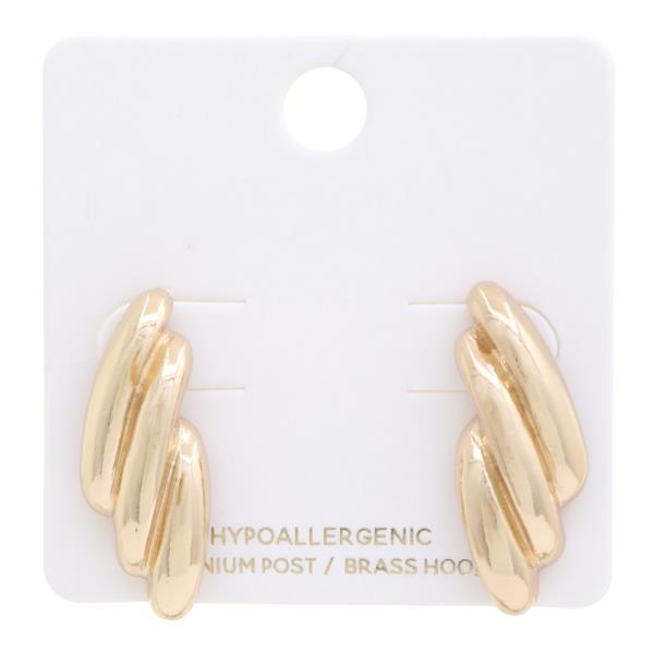 METAL EARRING