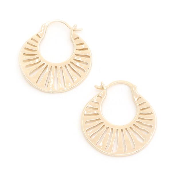 METAL DANGLE EARRING