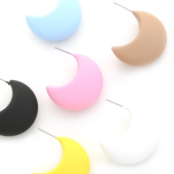 COLOR CRESCENT STUD EARRING