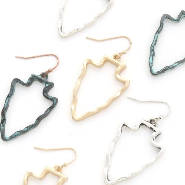 ARROW HAMMERED METAL DANGLE EARRING
