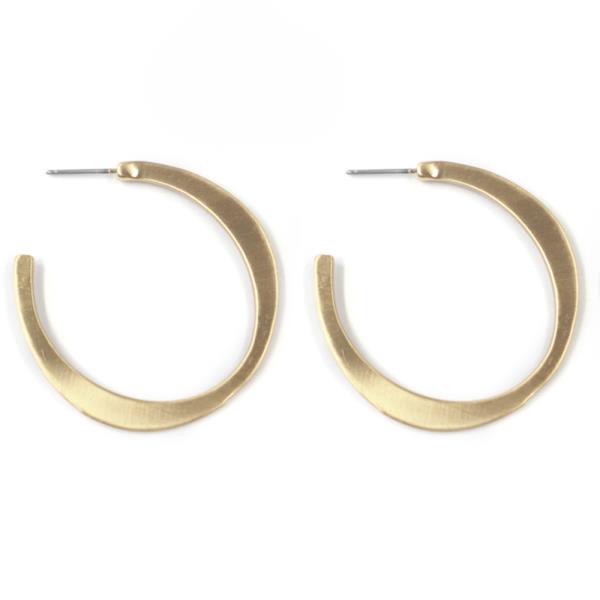METAL C HOOP EARRING