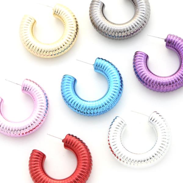 COLOR TEXTURED C HOOP EARRING