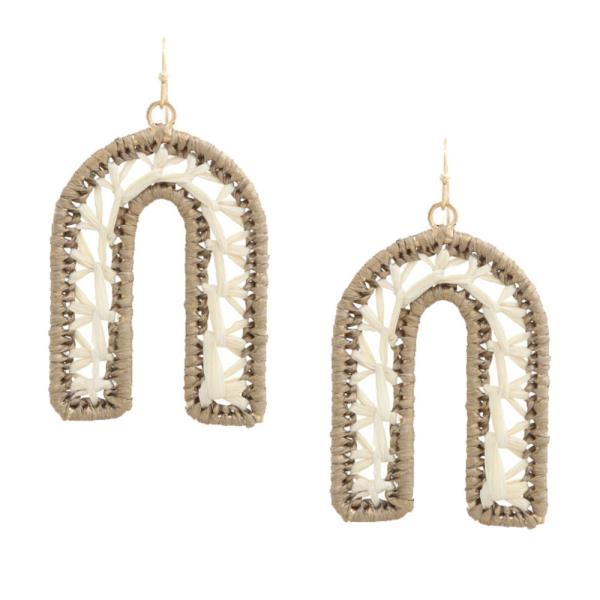 U SHAPE RAFFIA DANGLE EARRING