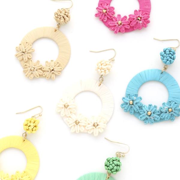 TRIPLE FLOWER RAFFIA ROUND DANGLE EARRING