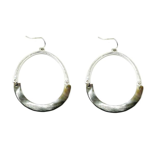 WESTERN STYLE METAL OVAL DANGLE EARRING
