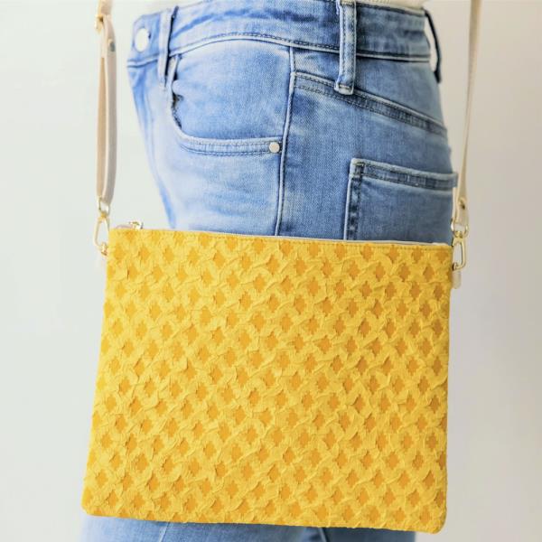 WESTERN PATTERN CROSSBODY BAG WITH WRISTLET