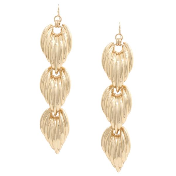 METAL LINED DANGLE EARRING