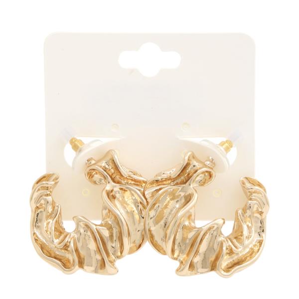 RUFFLE METAL OPEN CIRCLE EARRING
