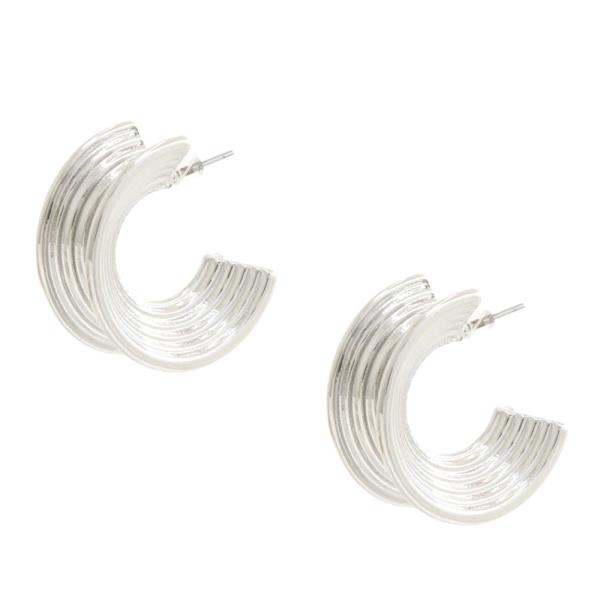 LINED OPEN CIRCLE METAL EARRING