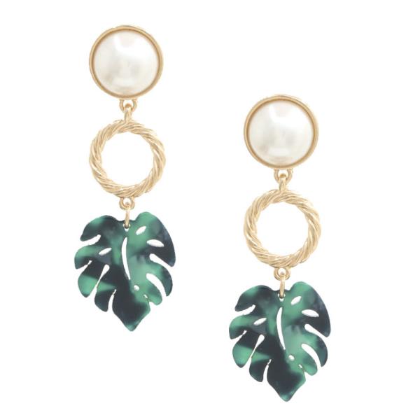 ACETATE TROPICAL LEAF ROUND PEARL DANGLE EARRING