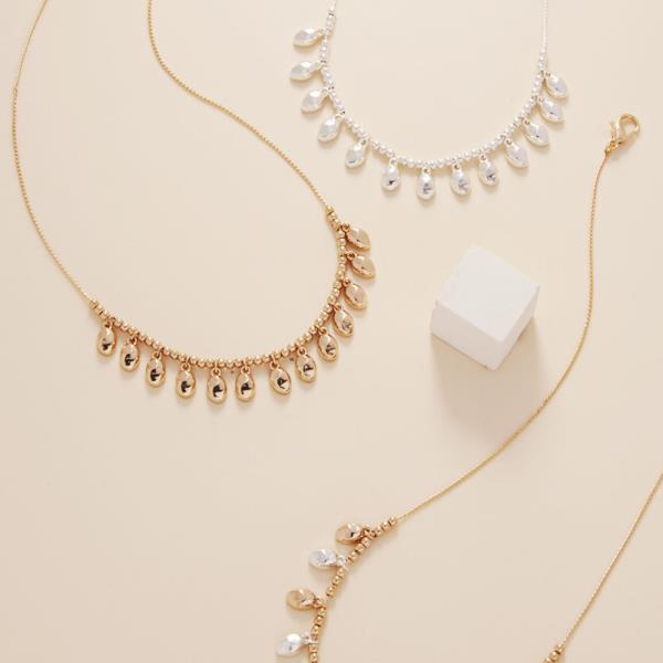 ORGANIC SHAPED METAL SHORT NEKCLACE