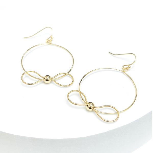 METAL ROUND RIBBON DANGLE EARRING