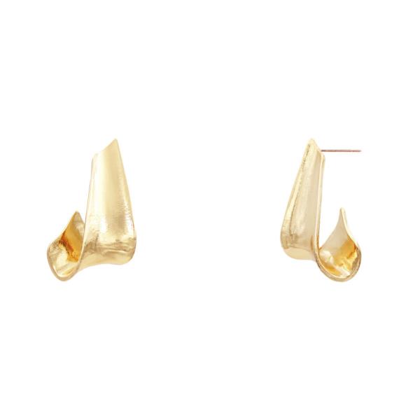 METAL EARRING
