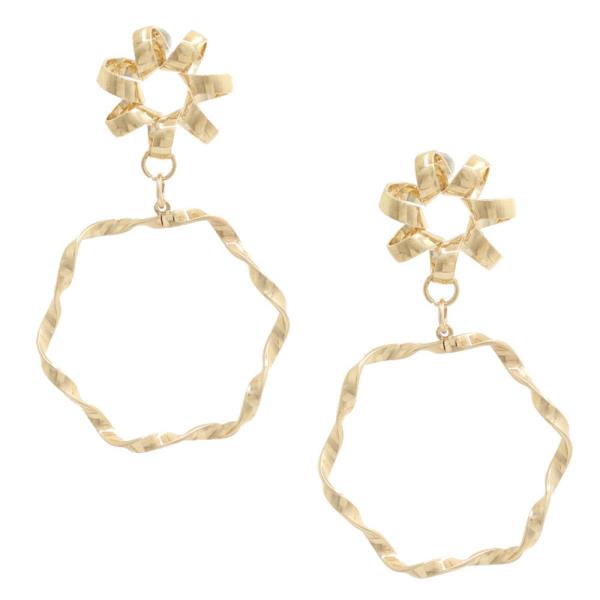 SODAJO FLOWER TWISTED HOOP METAL GOLD DIPPED EARRING